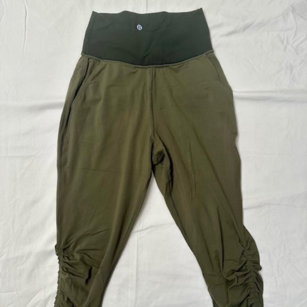 Lululemon Sunset Salutation Crop Jogger/Leggings